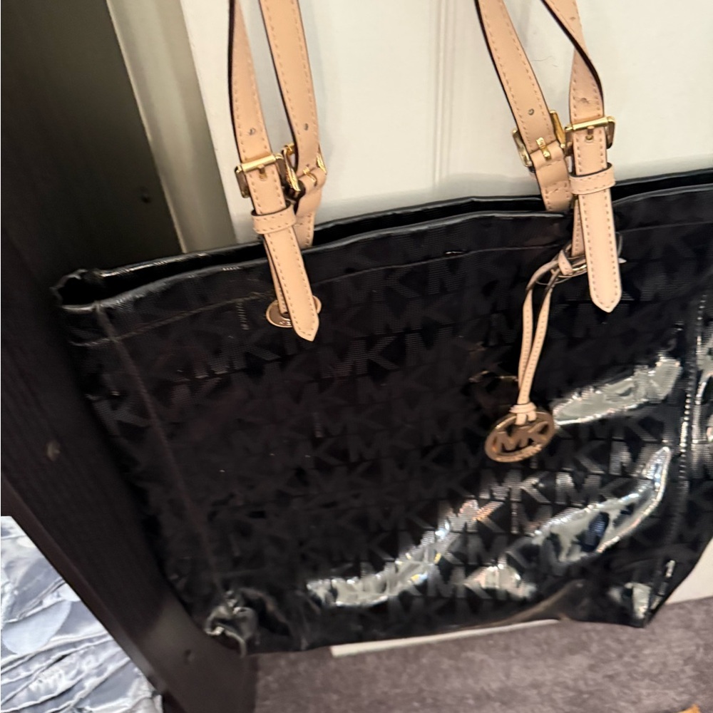 MICHAEL Michael Kors Black and Cream Tote with Gold Hardware